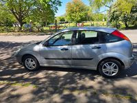 Usado Ford Focus Zetec 2004 Prateado Citadino