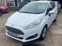 Used Ford Fiesta Zetec 105 HP (77 kW) 2014 White Hatchback