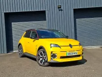 Used Renault R5 Komfort 110 kW (150 HP) 2025 Yellow Hatchback