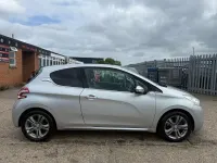 Used Peugeot 208 Allure 82 HP (60 kW) 2014 Silver Hatchback