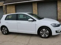 Begagnad VW e-Golf 99 kW (135 HK) 2019 Vit Halvkombi