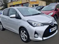 Używany Toyota Yaris Hybrid 2017 Srebrny Hatchback