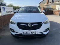 Used Vauxhall Grandland X S 130 HP (95 kW) 2019 White SUV