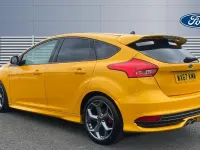 Used Ford Focus ST 185 HP (136 kW) 2017 Yellow Hatchback