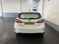 Usado Ford Fiesta S 85 CV (62 kW) 2020 Blanco Utilitario