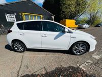 used Toyota Auris Hybrid 