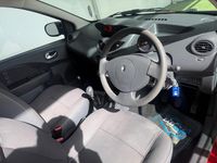 Używany Renault Twingo Dynamique 75 KM (55 kW) 2011 Czerwony Hatchback