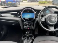 Usado Mini Cooper Classic 134 HP (98 kW) 2023 Verde Citadino