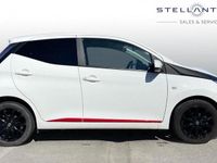 Usado Toyota Aygo x-press 67 HP (49 kW) 2017 Branco Citadino