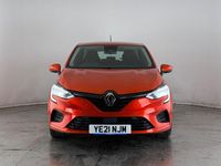 Used Renault Clio V Play 65 HP (47 kW) 2021 Orange Hatchback