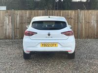 Used Renault Clio V SE 90 HP (66 kW) 2022 White Hatchback