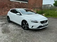 Begagnad Volvo V40 R-Design 190 HK (139 kW) 2017 Vit Halvkombi