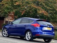 Begagnad Ford Focus Zetec 2016 Blå Halvkombi