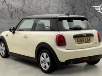 Used Mini Cooper Classic 134 HP (98 kW) 2019 White Hatchback