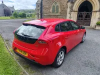 Gebraucht Volvo V40 115 PS (84 kW) 2015 Rot Kleinwagen