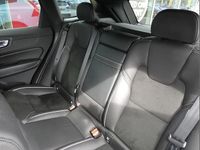 Used Volvo XC60 R-Design 187 HP (137 kW) 2018 White SUV