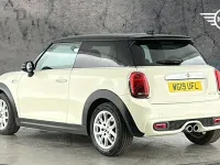 Used Mini Cooper S Classic 189 HP (139 kW) 2019 White Hatchback