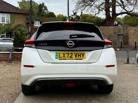Begagnad Nissan Leaf Tekna 110 kW (150 HK) 2022 Vit Halvkombi