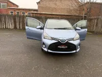 Used Toyota Yaris 100 HP (73 kW) 2016 Blue Hatchback