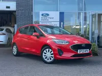 Begagnad Ford Fiesta Trend 2023 Röd Halvkombi