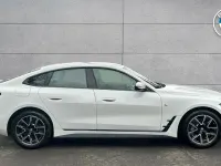 Używany BMW i4 M Sport 207 kW (282 KM) 2024 Biały Sedan/Limuzyna