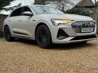 Usado Audi e-tron S-Line 230 kW (313 HP) 2021 Bege SUV