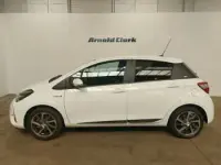 Used Toyota Yaris Hybrid 100 HP (73 kW) 2020 White Hatchback