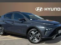 Usado Hyundai Bayon Premium 101 HP (74 kW) 2023 Cinzento SUV