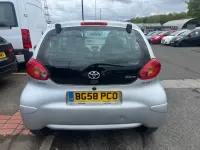 Usado Toyota Aygo Platinum 67 HP (49 kW) 2008 Prateado Citadino