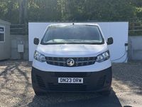 Second-hand Vauxhall Vivaro 100 CP (73 kW) 2023 Alb Monovolum