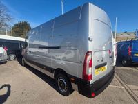 Usado Vauxhall Movano 125 HP (91 kW) 2015 Prateado Monovolume