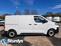 Second-hand Vauxhall Vivaro 100 CP (73 kW) 2022 Alb Monovolum