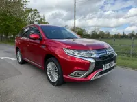 Used Mitsubishi Outlander P-HEV 220 HP (161 kW) 2019 Red Estate