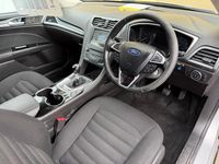 Usado Ford Mondeo Zetec 160 CV (117 kW) 2017 Plateado Familiar