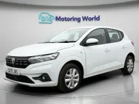 Usado Dacia Sandero Comfort 91 CV (66 kW) 2021 Blanco Utilitario