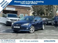 Begagnad Ford Focus Zetec 125 HK (91 kW) 2011 Blå Halvkombi