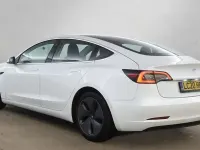 Usado Tesla Model 3 Standard Range Plus 177 kW (241 HP) 2020 Branco Sedan