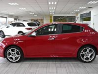 Used Alfa Romeo Giulietta Exclusive 150 HP (110 kW) 2015 Red Hatchback