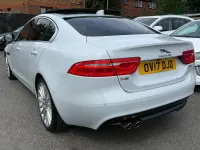Używany Jaguar XE Portfolio 2017 Biały Sedan/Limuzyna