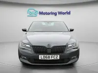 Gebraucht Skoda Superb SportLine 150 PS (110 kW) 2018 Grau Kleinwagen