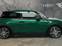 Begagnad Mini Cooper Exclusive 136 HK (100 kW) 2024 Grön Halvkombi