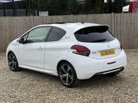 Used Peugeot 208 Prestige 208 HP (152 kW) 2016 White Hatchback