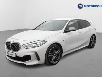 Begagnad BMW M135 2022 Vit Halvkombi