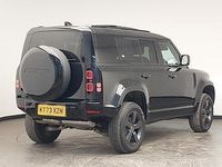 Usado Land Rover Defender HSE Dynamic 300 HP (220 kW) 2023 Preto SUV