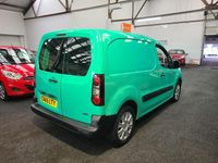 Used Citroën Berlingo 100 HP (73 kW) 2016 Green MPV