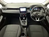 Used Renault Clio Iconic 140 HP (102 kW) 2022 White Hatchback