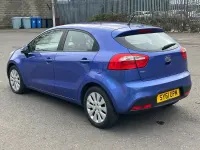 Używany Kia Rio 85 KM (62 kW) 2011 Niebieski Hatchback
