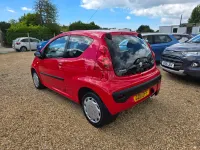 Used Peugeot 107 68 HP (50 kW) 2011 Red Hatchback