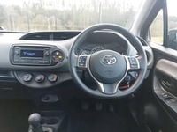 Used Toyota Yaris Active 72 HP (52 kW) 2019 Red Hatchback