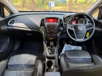 Used Vauxhall Astra Elite 165 HP (121 kW) 2015 Green Hatchback